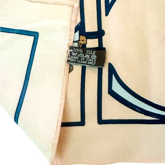 Gucci Silk Scarf Pretty Floral GG Trellis Print Peachy Pink Made in Italy w/Box - Picture 4 of 8